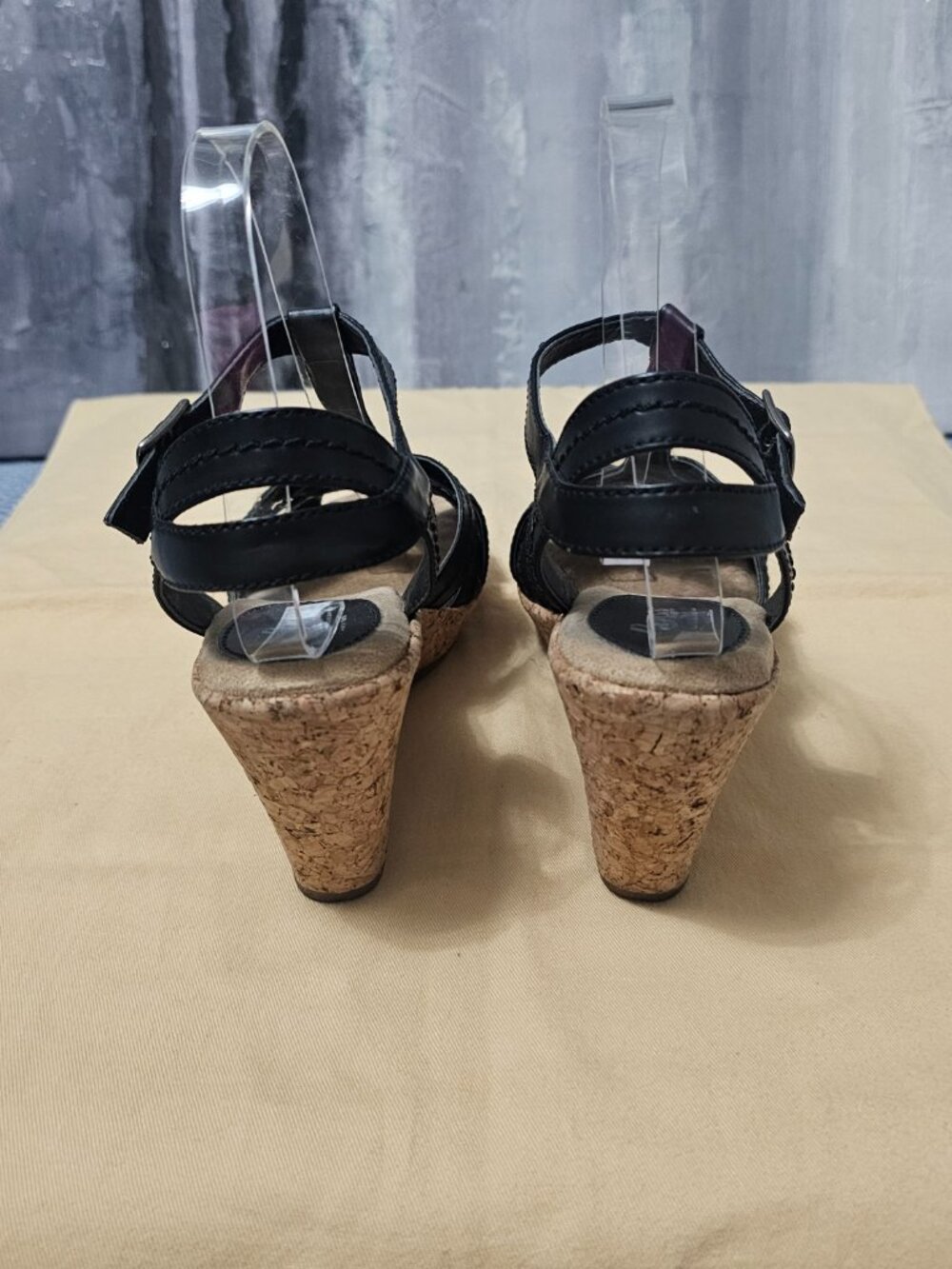 G.H. Bass & Co. Women's Black Leather Strappy Cork Wedge Sandals Shoes - Size 6 - Picture 5 of 7